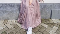 Henny Rahman, istri dari Alvin Faiz ini bertengkar dengan Larissa Chou yang merupakan mantan istri Alvin. Kedua wanita ini diketahui saling ribut di media sosial. Foto: Instagram @hennyrahman