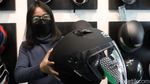 Ini Penampakan Helm Jokowi yang Ditenteng saat Foto Bareng Pebalap MotoGP