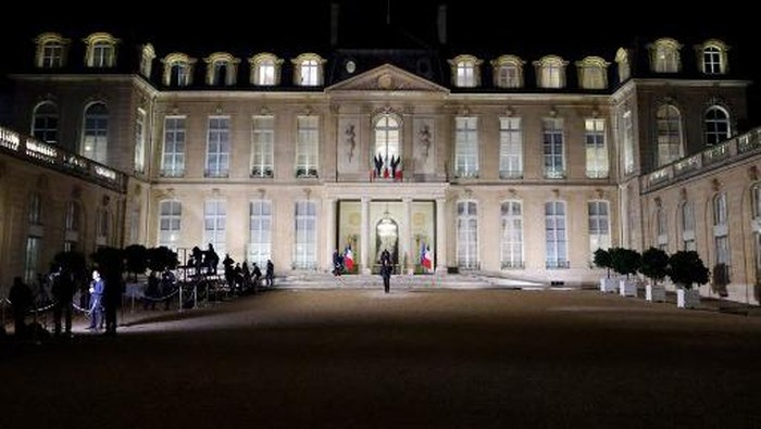 This picture shows the Elysee Palace in Paris on November 10, 2021. (Photo by Ludovic MARIN / AFP)