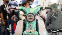 Namanya SM Sport E-Classic. Gaya desainnya mirip seperti SM Classic yang sudah meluncur lebih dulu dengan mesin 110 cc.