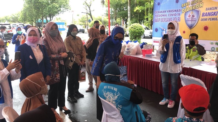 Ketua TP-PKK Kalteng Tinjau Vaksinasi Massal di Palangkaraya
