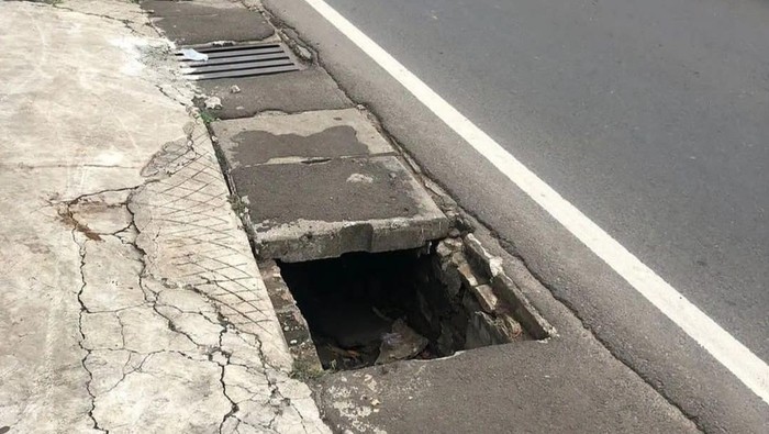 Komplotan Naik Angkot Curi Penutup Gorong-gorong di Depok (dok.ist)