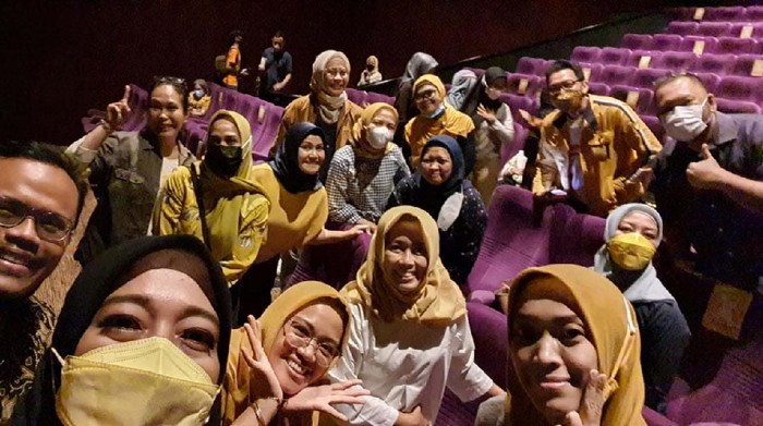 Makin Longgar, Kini Bioskop Boleh Diisi Kapasitas Hingga 70 Persen Pemerintah memperpanjang lagi PPKM. Namun ada aturan yang dilonggarkan. Salah satunya pelonggaran kapasitas bioskop sampai 70% dari sebelumnya 50%.