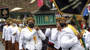 Melihat Tradisi Nawu Sendang di Makam Raja Mataram