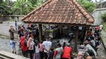 Melihat Tradisi Nawu Sendang di Makam Raja Mataram