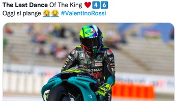 Banyak meme The Last Dance beredar di Twitter. Di balapan terakhirnya, Rossi melakukan wheelie yang jadi ciri khasnya. Foto: (Twitter)