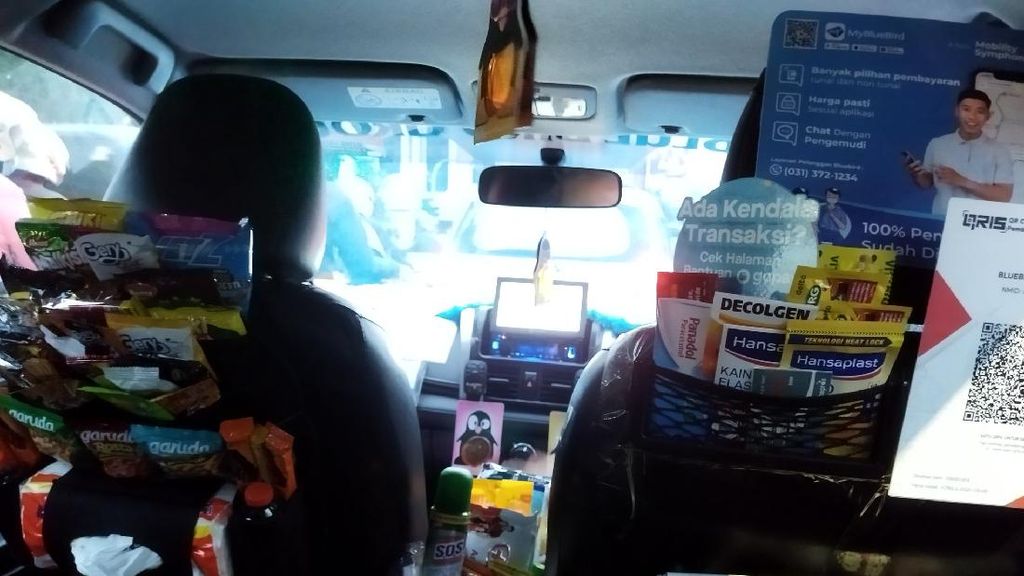 Mulia! Driver Taksi Online Ini Sediakan Camilan dan Obat Gratis untuk Penumpang