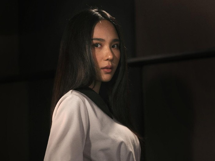 Narilya Gulmongkolpech pemeran Mink di film horor Thailand The Medium.