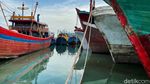 Nelayan Muara Baru Waspada Cuaca Ekstrem Selama Pancaroba