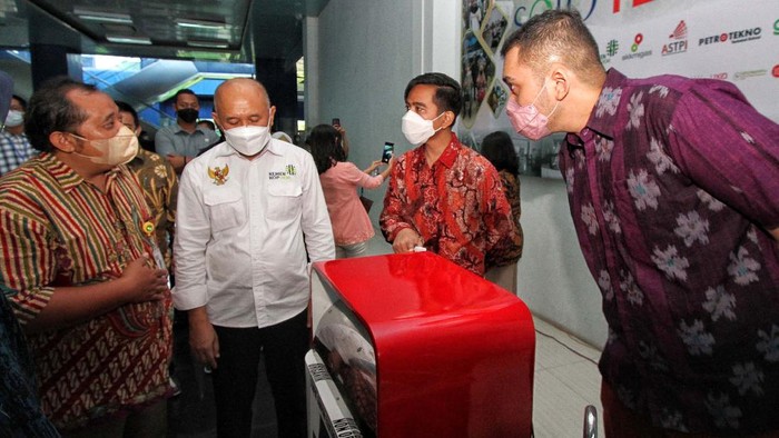 Pemerintah Genjot Digitalisasi UMKM Menteri Koperasi dan UKM Teten Masduki hadiri Roadshow Klinik UMKM bertajuk