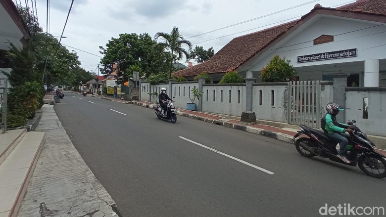 Peninggalan rumah Belanda di Depok Lama Peninggalan rumah Belanda di Depok Lama