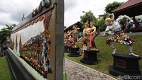 Taman Cerdas ini jadi salah satu tempat favorit warga berkumpul.