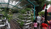 Di sini mereka bisa bermain dan belajar.