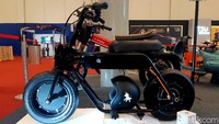 Secara dimensi Atom Alpha memiliki ukuran panjang 1.300 mm x lebar 690 mm x tinggi 1.030 mm. Oiya motor ini menyasar penghobi, gaya hidup, industri, dan juga pariwisata. Foto: Ridwan Arifin