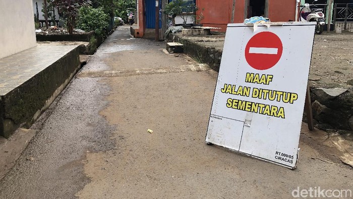 Suasana kawasan Ciracas sempat banjir kemarin.