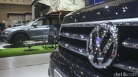 PT Garuda Mataram Motor (GMM) selaku agen pemegang merek Volkswagen di Indonesia memperkenalkan varian terbaru compact SUV Volkswagen Tiguan Allspace pada pembukaan GIIAS 2021 di ICE, BSD City, Tangerang, Kamis (11/11/2021).   