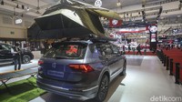 VW Tiguan Allspace Camping Edition dijual dengan harga Rp 648 juta on the road Jabodetabek. VW Tiguan Allspace merupakan generasi kedua VW Tiguan yang menjadi SUV Volkswagen Group pertama yang menggunakan platform MQB (modular transverse matrix) yang diklaim mampu meningkatkan semua keunggulan Tiguan.  