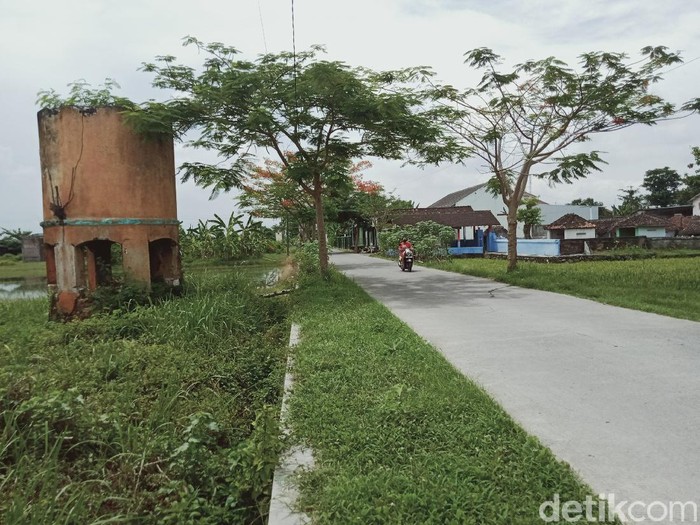 Tampungan air yang dibangun era kolonial di Jalan Karangdowo-Sukoharjo, Klaten, Minggu (14/11/2021).