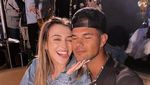 Romantis! Potret Taylor Lautner Lamar Sang Kekasih
