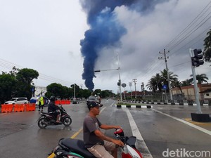 Dianggap Lucu Adian, Ini 3 Kebakaran Kilang Pertamina karena Petir di 2021