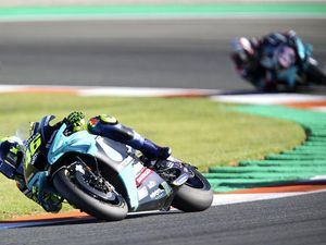 MotoGP Valencia: Ronaldo Sambut Rossi di Garis Finis