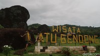 Selain memiliki banyak wisata pantai, Kabupaten Gunungkidul ternyata juga memiliki objek wisata (obwis) nonpantai yang sayang untuk dilewatkan. Salah satunya, Watu Gendong di Kapanewon Ngawen. (Pradito Rida Pertana/detikTravel)
