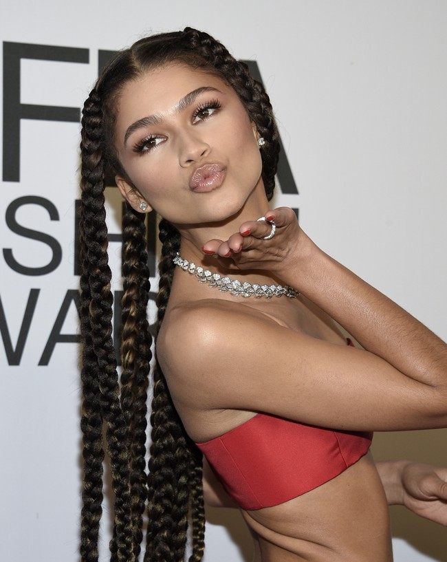 Zendaya menambah daftar sederet bintang penerima Fashion Icon Award, di antaranya Beyonce, Lady Gaga, Naomi Campbell dan Jennifer Lopez. (Foto: Evan Agostini/Invision/AP)