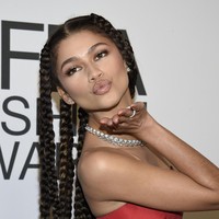 Zendaya menambah daftar sederet bintang penerima Fashion Icon Award, di antaranya Beyonce, Lady Gaga, Naomi Campbell dan Jennifer Lopez. (Foto: Evan Agostini/Invision/AP)