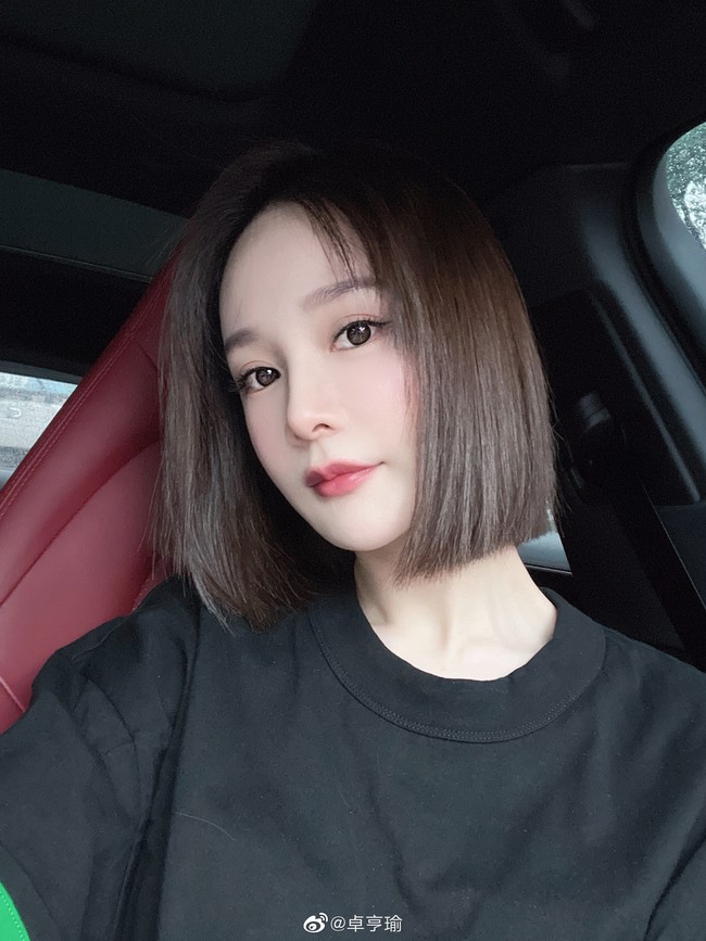 Wanita berusia 20an tersebut juga dikatakan bersikap arogan setelah diperistri pria kaya.Foto: Weibo Zhou Hengyu