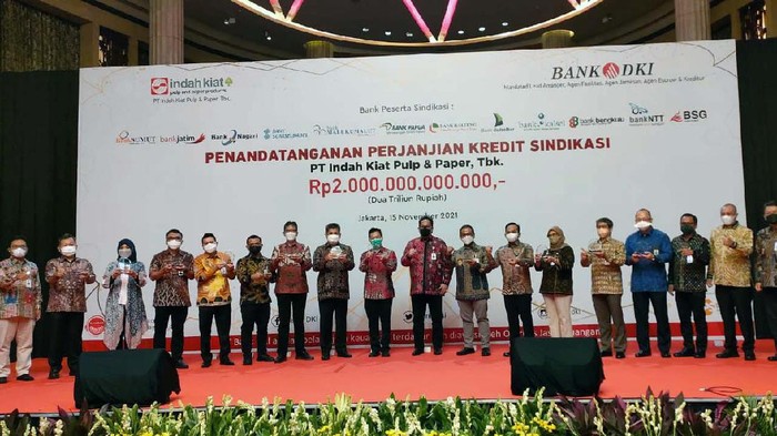 13 Bank Pembangunan Daerah Seluruh Indonesia (BPD SI) menyalurkan kredit investasi kepada PT Indah Kiat Pulp & Paper, Tbk (IKPP). Nilainya mencapai Rp 2 T.