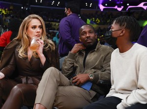 Kekesalan Adele yang Berujung Minta Maaf Reporter TV