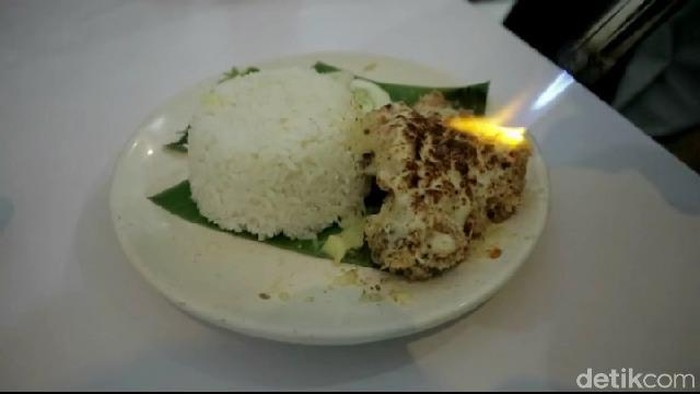 Huahh! Pedas Nikmat Ayam Krispi Bakar Sambal Ngebul di Probolinggo