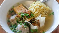 Bakso Malang Nonik juga bisa menjadi rekomendasti tempat makan bakso Malang enak di Jakarta Barat. Lokasinya di Jalan Ratu Kemuning, Kebon Jeruk. Harga seporsinya mulai dari Rp 15.000. Foto: Instagram @baksomalangnonik