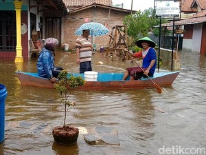 Banjir Rob Rendam Permukiman di Kota Pekalongan, Warga Mengungsi