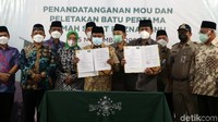 Pengurus Besar Nahdlatul Ulama (PBNU) bersama Badan Amil Zakat Nasional (Baznas) RI melakukan penandatanganan kesepakatan bersama (MoU) sekaligus peletakan batu pertama pembangunan Rumah Sehat Baznas-NU.