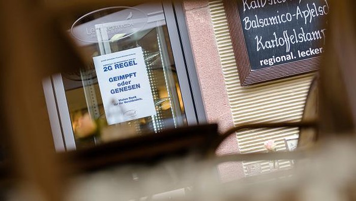 Virus Corona kembali menggila di sejumlah negara di benua Eropa. Pembatasan pun dilakukan bagi warga yang belum divaksin guna cegah penyebaran COVID-19.