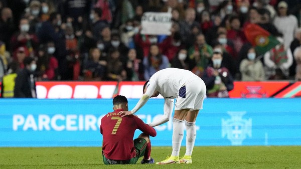 Foto: Ronaldo Lesu, Ronaldo Tertunduk, Ronaldo Marah ke Pelatih!