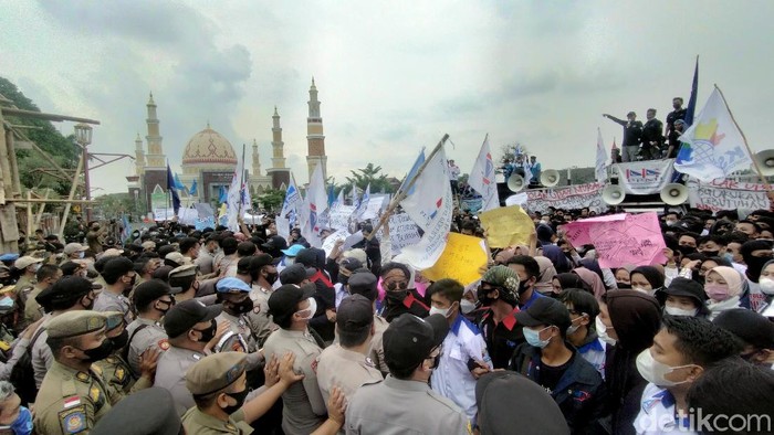 Demo buruh di Majalengka