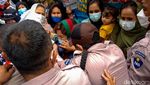 Demo Ricuh, Pengungsi Afghanistan Menangis hingga Anak-anak Terjepit