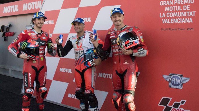 VALENCIA, SPAIN - NOVEMBER 13: (L-R) Francesco Bagnaia of Italy and Ducati Lenovo Team, Jorge Martin of Spain and Pramac Racing team and Jack Miller of Australia and Ducati Lenovo Team pose at the end of the MotoGP qualifying practice during the MotoGP of Comunitat Valenciana: Qualifying at Ricardo Tormo Circuit on November 13, 2021 in Valencia, Spain. (Photo by Mirco Lazzari gp/Getty Images)