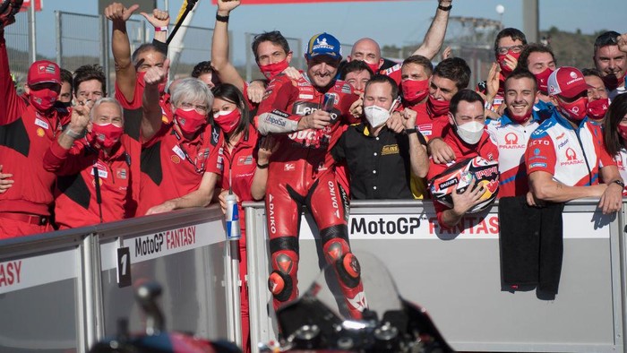 VALENCIA, SPAIN - NOVEMBER 14: Jack Miller of Australia and Ducati Lenovo Team celebrates third place with his team under the podium during the MotoGP race during the MotoGP of Comunitat Valenciana: Race at Ricardo Tormo Circuit on November 14, 2021 in Valencia, Spain. (Photo by Mirco Lazzari gp/Getty Images)