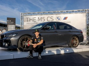 Jago-jago Sayang Ortu, Quartararo Kasih 2 BMW Hadiah ke Ayah-Ibunya