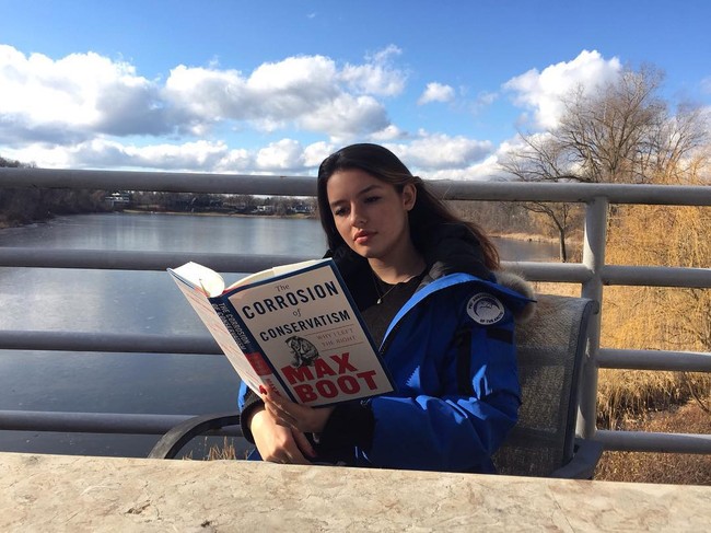 Berkat Dora, wanita 21 tahun tersebut mendapat penghargaan sebagai Best Young Actress Television dari Imagen Awrds dan Outstanding Performance in a Youth/Children’s TV Series dari NAACP Image Awards.Foto: Instagram @fatimaptacek