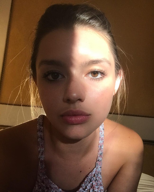 Fatima Ptacek sempat jadi perbincangan beberapa tahun lalu karena dituntut orangtua dari temannya. Ketika itu, ia dituduh mendorong anak 14 tahun untuk merokok vape di sekolah. Ketika itu, ia diskors selama tiga hari. Foto: Instagram @fatimaptacek