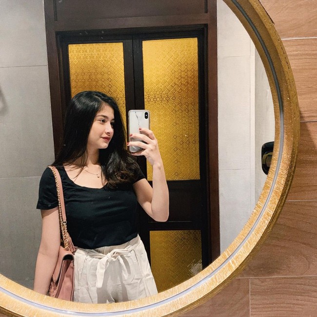 Faye Nicole sendiri menjadi salah satu selebriti yang cukup banyak memerankan FTV. Persahabatannya dengan Vanessa Angel mulai renggang usai Faye disebut menjebak Vanessa dalam kasus prostitusai. Foto: Instagram/@fayenicolee_