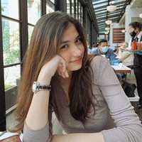 Akun Instagram milik Faye Nicole itu kini banjir hujatan netizen. Tak sedikit yang mencaci Faye karena dituding telah menjebak almarhum Vanessa Angel. Foto: Instagram/@fayenicolee_