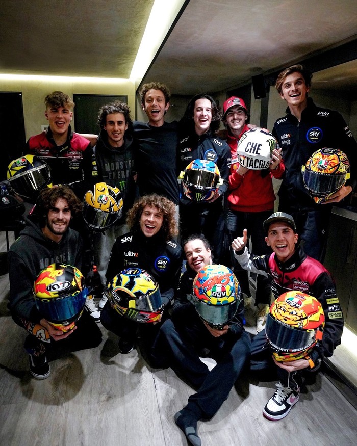 Helm Murid VR46 Penghormatan buat Rossi