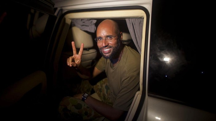 Ini Seif Al-Islam Khadafi, Terpidana Mati yang Daftar Jadi Capres Libya Anak Muammar Khadafi, Seif Al-Islam Khadafi, mendaftarkan diri sebagai calon Presiden Libya. Ia diketahui merupakan salah satu tersangka kejahatan perang Libya