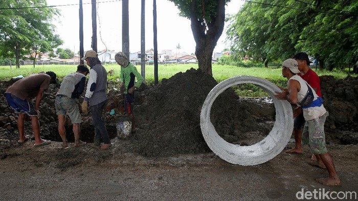 Jakarta Masuk Musim Hujan, Pembangunan Sumur Resapan Digencarkan Pembangunan sumur resapan di kawasan Ibu Kota Jakarta terus dilakukan. Hal itu dilakukan sebagai upaya pencegahan banjir saat Jakarta memasuki musim hujan.