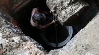 Menurutnya, KBT bisa difungsikan sebagai tempat penampungan air hujan. Daripada membangun sumur resapan, Tigor menyarankan Pemprov DKI memperbaiki saluran sekunder di KBT. Menurutnya, penyumbatan pada saluran air menjadi penyebab jalan sekitar KBT kerap terendam air hujan. Ia pun menilai proyek sumur resapan menjadi sia-sia arena dibangun di lokasi yang tidak pas. Dia juga menyoroti sumur resapan yang baru gencar dibangun di akhir tahun anggaran 2021. Sementara itu, Pemprov DKI Jakarta memberikan penjelasan mengenai program sumur resapan yang dikritik FAKTA. Pemprov DKI menjelaskan soal upaya pencegahan agar tak ada genangan.